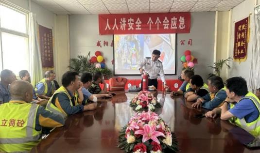 公司組織開(kāi)展“ 人人講安全  個(gè)個(gè)會(huì)應(yīng)急”各項(xiàng)豐富多彩的“安全生產(chǎn)月”活動(dòng)。